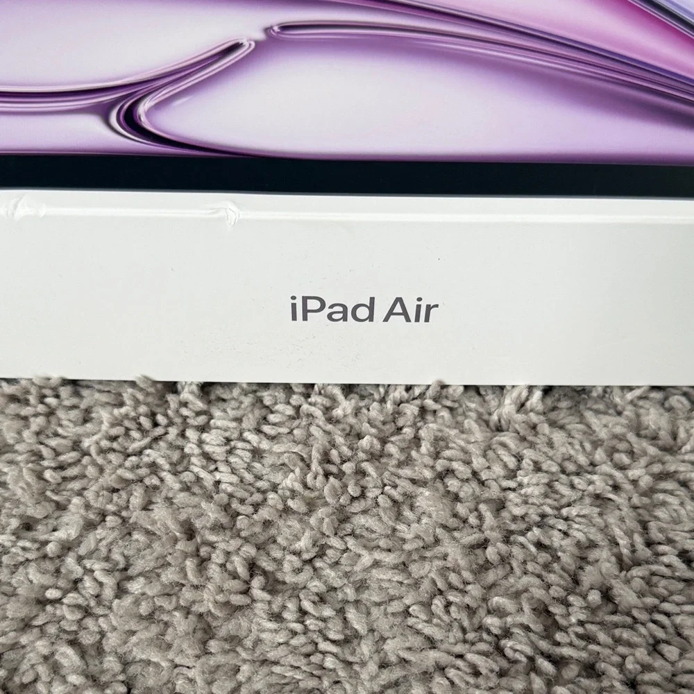 Apple iPad and Keyboard boxes